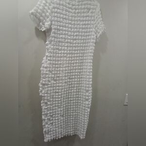 Elegant White Midi Sheath Dress with Crew Neck